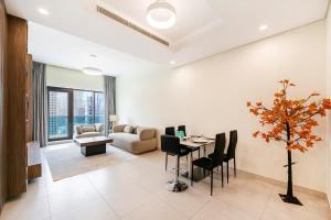 FAM Living - 2BR Apartment with Burj & Canal Views at The Bay