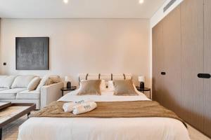 FAM Living Dubai Escape Sleek Studio at Peninsula Five