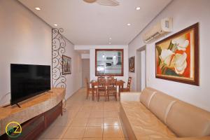 Bom 3 quartos no posto 6 com vaga de garagem