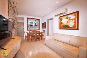 Bom 3 quartos no posto 6 com vaga de garagem