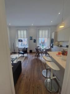 Kensington New Exclusive Flat