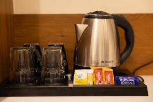 Pravasa Stay, Bapat Square