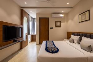 Pravasa Stay, Bapat Square