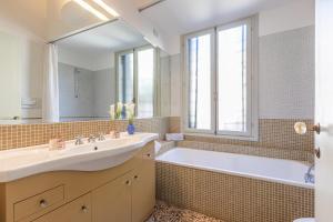 Ca Romantica terrace with Balcony and side Canal view