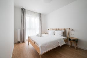 Marywilska Homely Apartment by BookingHost