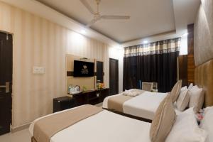 Hotel Caves Premium Near Delhi Airport