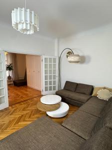 Elizabeths Nest in Art Noveau area Free Parking