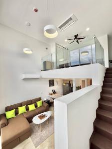 Brand New Loft Few Steps From The Beach