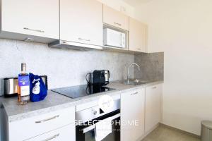 SELECT - T3 avec vue mer, parking et piscine à Saint-Clair au Lavandou - 180SUD-B11