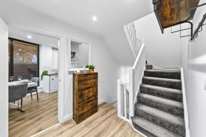 Bright 4BR Architectural Property With Games Room, Parking &Ideal For Workers Groups And Contractors