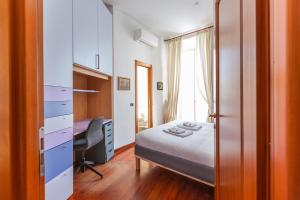 White Taranto Apartment