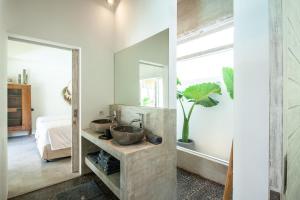 New 5 bedroom Villa close to Seminyak eat street