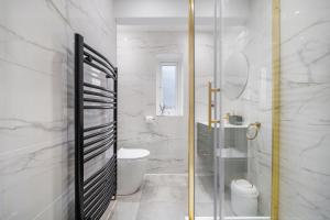 Milton Keynes 3BR,Modern Home, Sleeps 5, Families Stays, Free Parking