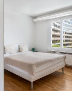 EXQUIS Design 3-Room Apartment KNOLL I Zurich Lake View I Balcony I Family-Friendly