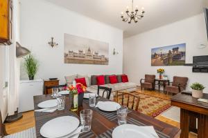 Central Budapest Apartment in Historical Building With Free Private Parking