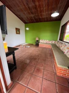 Casa com jardim no Itaguá a 2min da orla