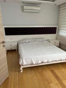 Detached 800 square meter villa with forest view in the city