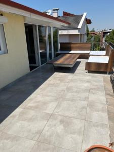 Detached 800 square meter villa with forest view in the city