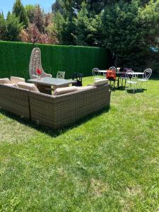 Detached 800 square meter villa with forest view in the city