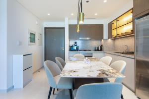 Skyline Serenity - Luxury Beachfront Living