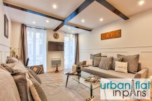 14 Luxury Flat Eiffel Design 1