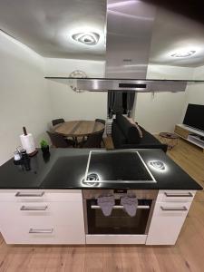 Jasminkas Host 3 - Stadtwohnung mit Küche & gratis Parkplatz