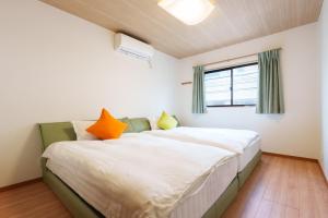 Tenjinbashi-suji Shopping Street Guesthouse Entire House Direct train access to 道頓堀 黒門市場 USJ Kansai International Airport