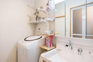 Tenjinbashi-suji Shopping Street Guesthouse Entire House Direct train access to 道頓堀 黒門市場 USJ Kansai International Airport