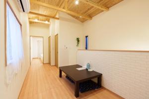 Tenjinbashi-suji Shopping Street Guesthouse Entire House Direct train access to 道頓堀 黒門市場 USJ Kansai International Airport