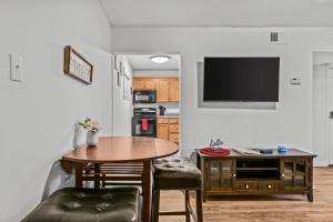 Classic City Getaway - Walk to Sanford Stadium