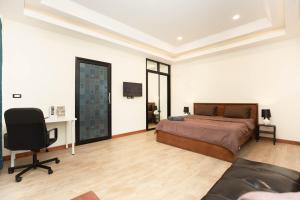 Cat house, 5 min to the beach