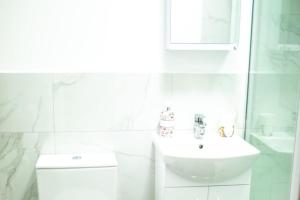 2 Bed Flat - Sleeps 3 - Parking - Wifi