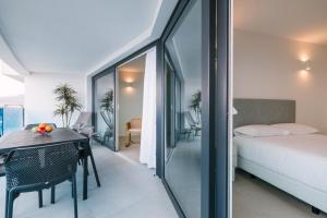 Blue Balcony Suites by Airnest