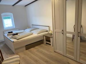 Alt-Berliner Schwanenhof Ferienwohnung DG links