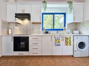 Luxury 1BR Apt with Pool Views and Private Patio - Aphrodites Pearl II