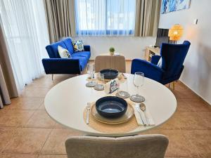 Luxury 1BR Apt with Pool Views and Private Patio - Aphrodites Pearl II