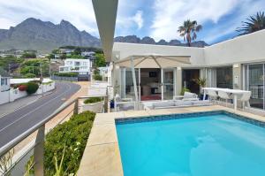 Elegant Camps Bay Villa with Pool 150m to Beach