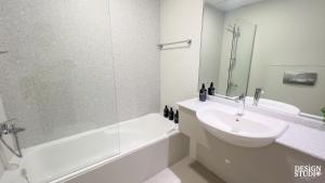 MARINA DIAMOND 6 by Design Studio