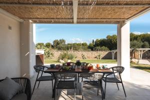HelloAPULIA Villa Annita - Enchanting Sea-View Villa - superb location 2 minutes from beach and restaurants