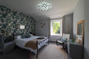 4 bed charming, Family-friendly cottage 1694