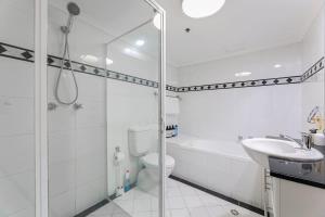 The Interlink CBD w Parking Desk Gym Pool