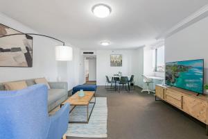 Skyline & City Pulse w Parking Desk Gym Pool