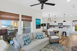 Coastal Retreat, Private Pool & Rooftop Gulf Views