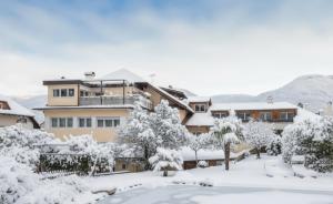 Kreuzwegerhof Nals - Historic Nature Stay with Pool near Meran & Bozen