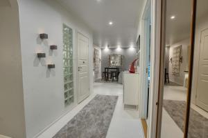 Private Home with Hot Tub & Sauna