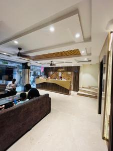 Family Silver Street - 5 Minute Walking Distance New Delhi Railway station