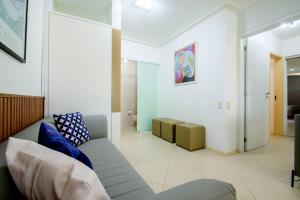 Apto amplo à 350m da praia Jurerê SK6196