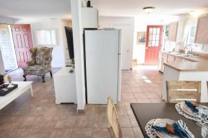 Beach House Short Walk to Kingsbury Beach