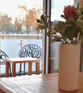 9,5 bewertet - Modernes Apartment mit Hotelkomfort - Balkon, Parkplatz & Self-Check-in