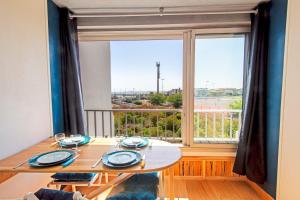 Lécume bleue du Saint-Maurice, vue mer et parking privé